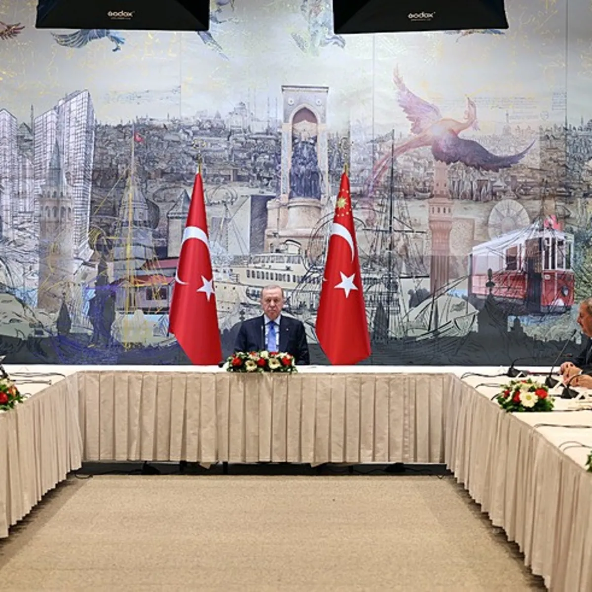 Başkan Erdoğan ASKON Yönetim Kurulu üyelerini Dolmabahçe Çalışma Ofisi'nde kabul etti