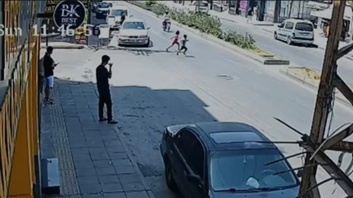 Mersin'deki feci kaza kamerada! Bir kardeş öldü diğeri ağır yaralı