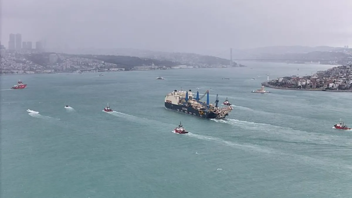 Boğaz'da alarm! Dev gemi Filyos'a gidiyor! Karadeniz gazında kritik adım
