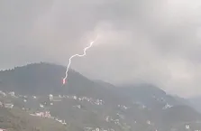 Yıldırım düşme anı kamerada