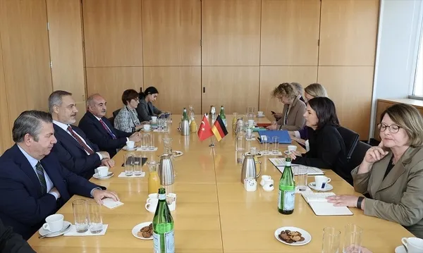 bakan-fidan-irlandali-ve-alman-mevkidasi-ile-gorustu-1694979133842.jpg Bakan Fidan İrlandalı ve Alman mevkidaşı ile görüştü! - 2