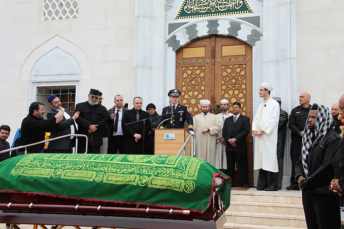 ABD'de öldürülen Müslüman polis son yolculuğuna uğurlandı - 1