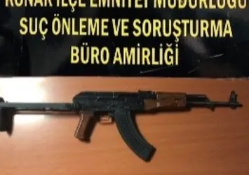 Oyuncak tüfekle gasp anı kamerada