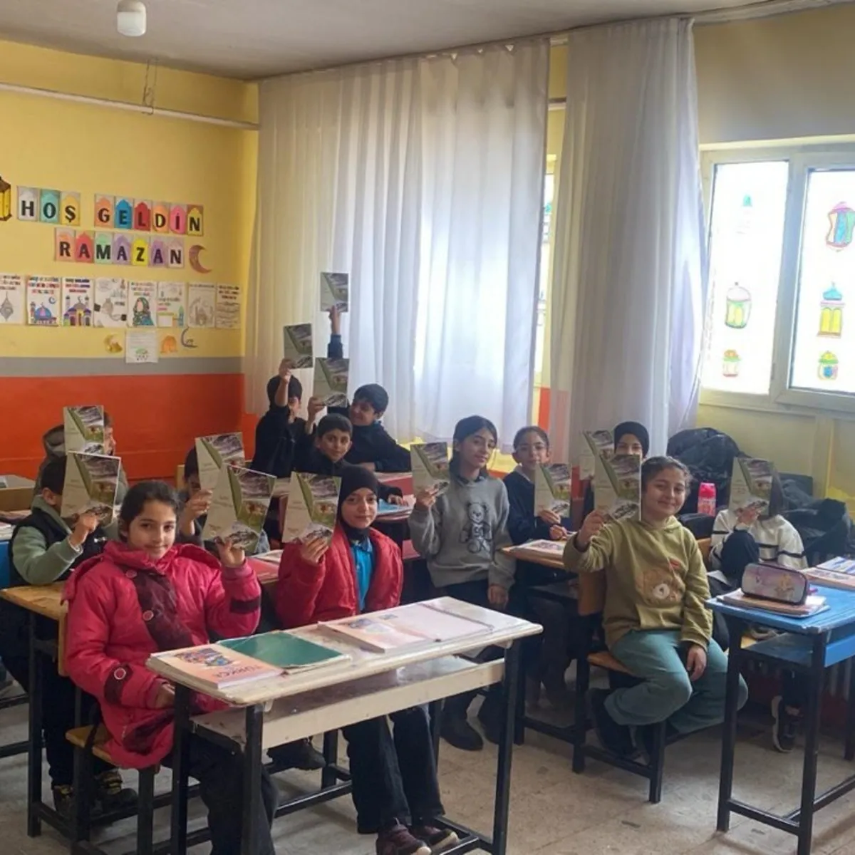 Van'da 27 Bin 900 Öğrenci 'İyilik Günlüğüm' Projesi ile Yazma Becerilerini Geliştiriyor