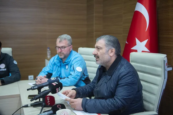 Sağlık Bakanı Fahrettin Koca Adıyaman'da açıklamalarda bulundu: Salgın riski kontrol altında - 3