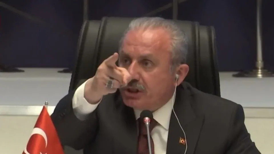 TBMM Başkanı Mustafa Şentop’tan KEİPA Zirvesi’nde Ukrayna heyetinin eylemine müdahale! Toplantının huzurunu bozdurmam!