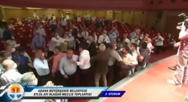 Adana'da "Belediye Meclisi" fena karıştı! MHP’li Belediye Başkanı darbedildi - 3