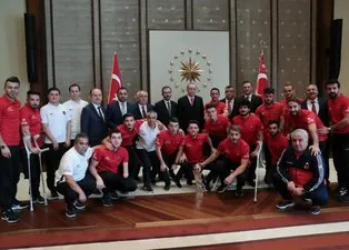 Başkan Erdoğan, Ampute Futbol Milli Takımı'nı kabul etti