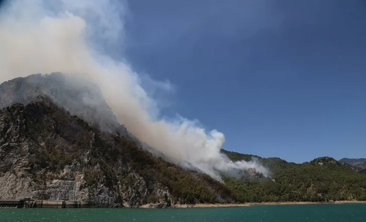 Dünya basını Türkiye’deki orman yangınlarını bu fotoğraflarla gördü!