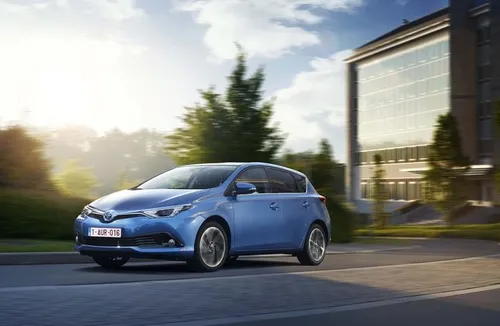 İlk kez Türkiye yollarına çıkacak Toyota Auris Hybrid'in fiyatı belli oldu - 2