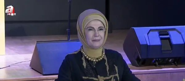 Turkuvaz Medya Emine Erdoğan’ı ağırladı! Sürdürülebilir Yüzyıl Zirvesi öncesi Kenan İmirzalıoğlu ile gülümseten futbol diyaloğu