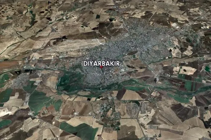 Diyarbakır'da bombalı saldırı - 1
