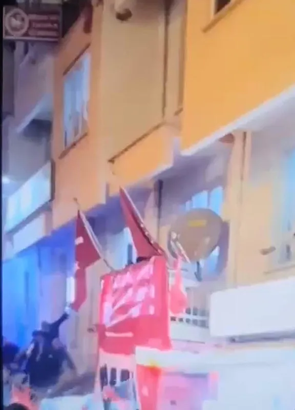 Denizli'de CHP binasının balkonu çöktü! Acı haber! Eski yönetin kurulu üyesi öldü - 1