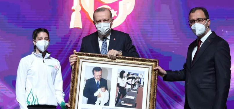 Başkan Erdoğan'a 18 yıl sonra büyük sürpriz! Çok konuşulan fotoğrafın detayları ortaya çıktı! Milli sporcu Selen Gülel A Haber'de