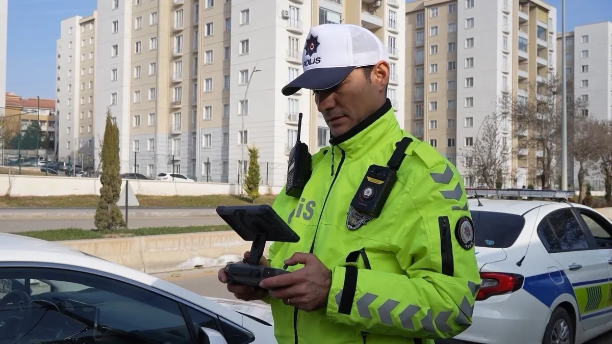 1792084582024.jpeg Trafik denetimindeki yaya numarasını drone yakaladı - 2