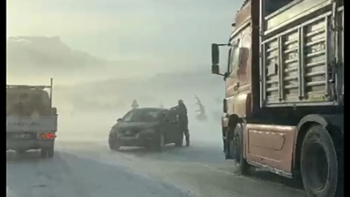 Çorum'da 10 araç zincirleme kazaya karıştı