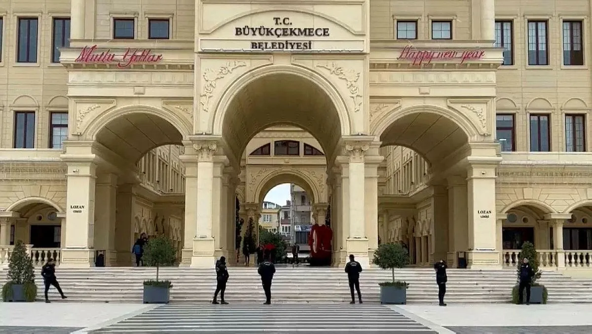 CHP'li Büyükçekmece Belediyesi'ndeki villa vurgununda yeni gelişme! Belediye Başkan Yardımcısı Sak ve 7 kişi tutuklandı