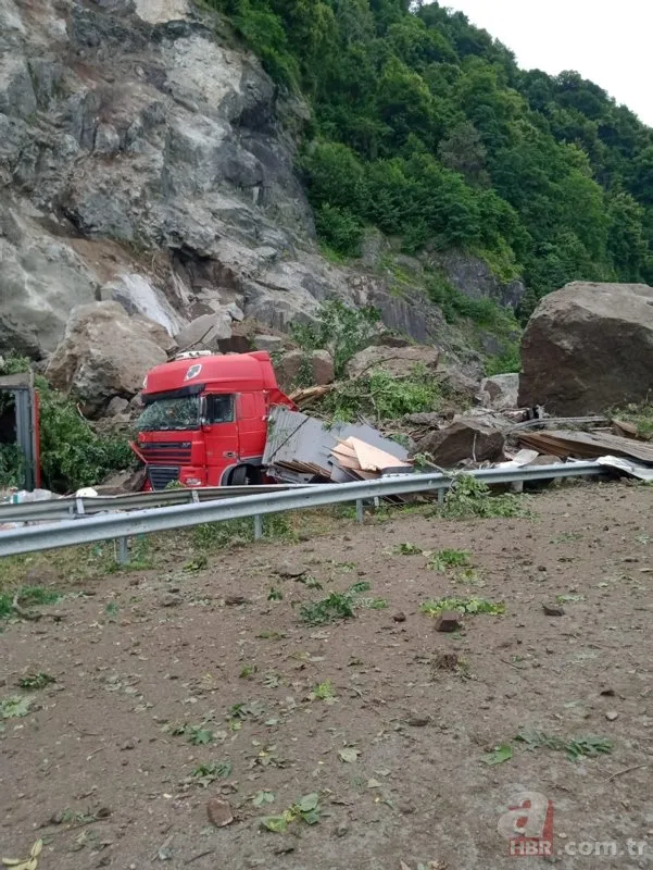 Son dakika: Artvin’in Kemalpaşa ilçesinde heyelan: Ölü ve yaralılar var