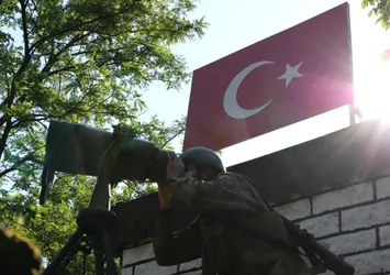 Son dakika: Yasa dışı yollarla yurt dışına kaçmaya çalışan 8'i FETÖ'cü 2'si PKK'lı 15 kişi yakalandı