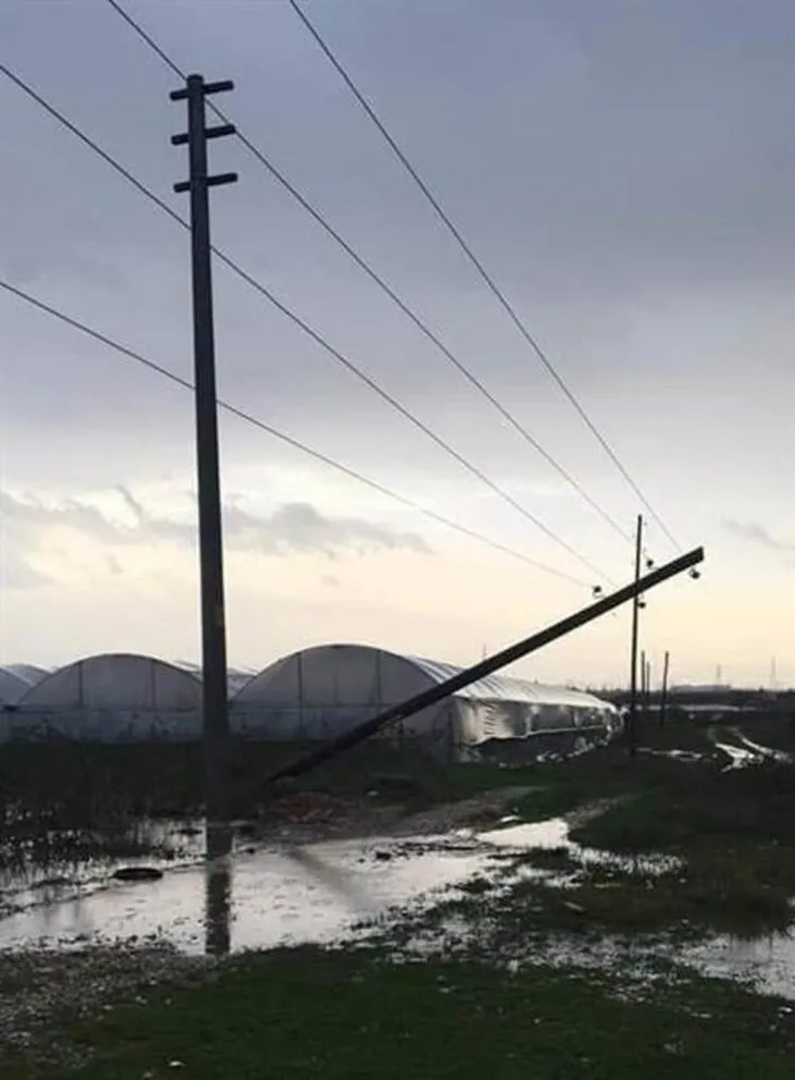 Antalya'yı fırtına yıktı geçti! Uçaklar inemedi, ağaçlar devrildi, araçlar mahsur kaldı