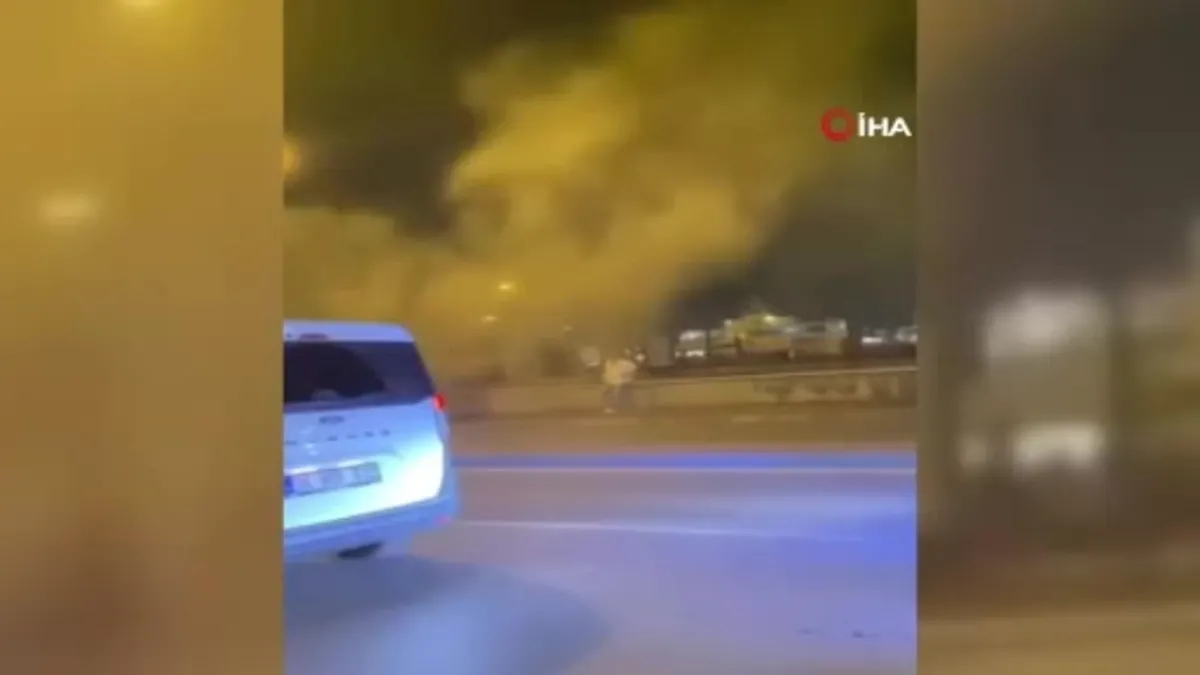 Pendik'te otomobil alev alev yandı