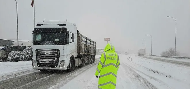 Son dakika: Ankara-Adana kara yolunda kar ve tipi engeli! Trafiğe kapatıldı...