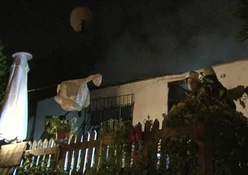 Beykoz’da tek katlı ev alev alev yandı