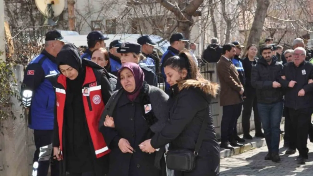 Trafik kazasında şehit düşen polis memuru Onur Şirin toprağa verildi