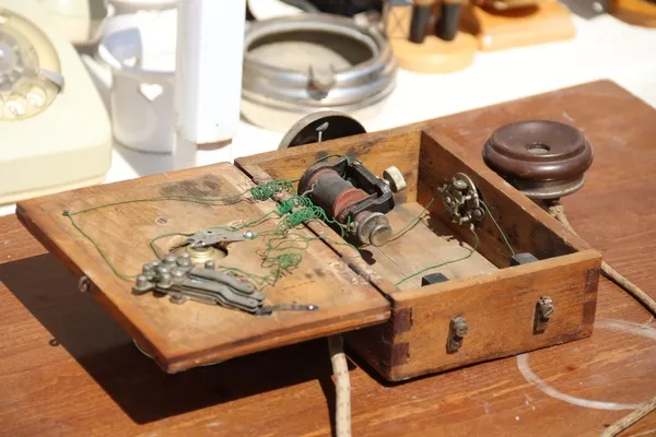 1900-yilina-ait-telefonun-atasi-nostalji-tutkunlarinin-ilgi-odagi-oldu-1652691867259.jpg “1900 yılına ait” telefonun atası nostalji tutkunlarının ilgi odağı oldu - 4