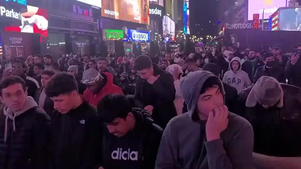 ABD’nin New York kentindeki Times Meydanı’nda teravih namazı kılındı