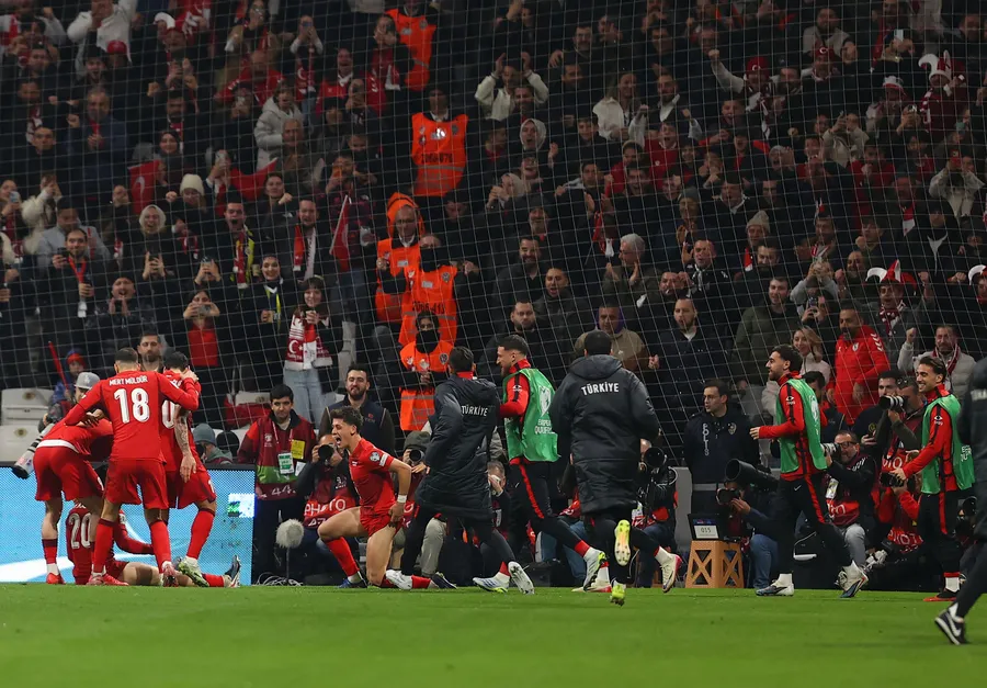 dunya-kupasi-yolunda-dev-galibiyet-turkiye-romanyayi-tek-golle-gecti-1774551664882.jpg FOTOĞRAF (AA)