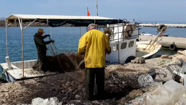 aglardan-balik-degil-camur-cikiyor-saros-korfezinde-balikcilari-tedirgin-eden-goruntu-1650178353188.jpg Ağlardan balık değil çamur çıkıyor! Saros Körfezi'nde balıkçıları tedirgin eden görüntü - 3