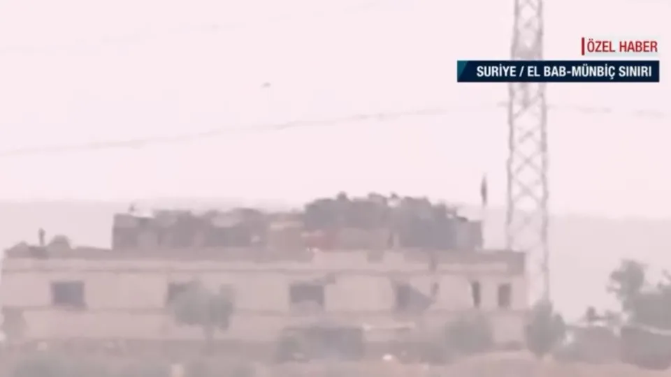 A Haber terör mevzilerini görüntüledi! Mümbiç'teki PKK/YPG'nin sözde karargahında ağır silahlı araçlar