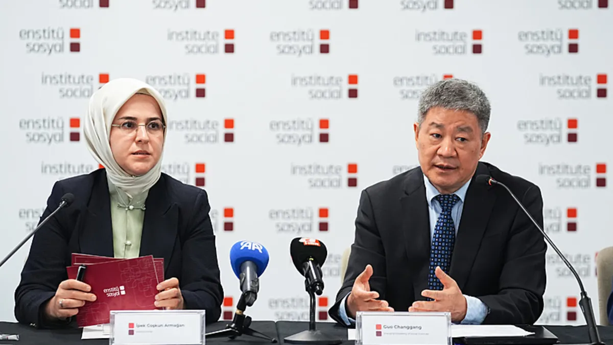 Enstitü Sosyal'den Türkiye-Çin Akademik Forumu: Küresel krizlere karşı ittifakı