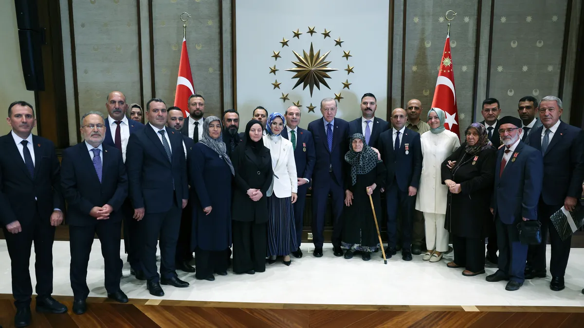 Külliye'de önemli kabul! Başkan Erdoğan şehit aileleri ile görüştü: Türkiye'yi bu sıkıntıdan ebediyen kurtaracağız