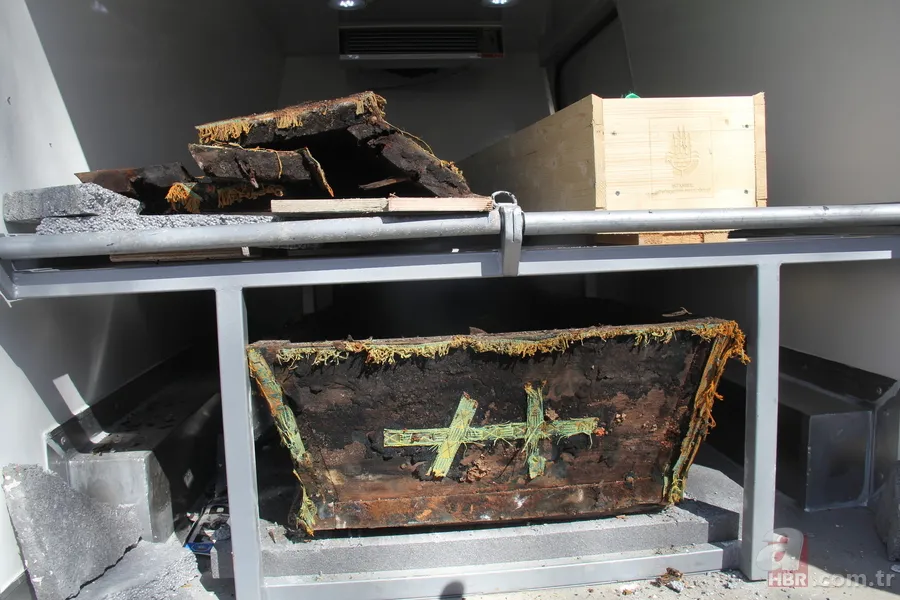 Rus komutana ait mezarın sırrı ortaya çıktı 4