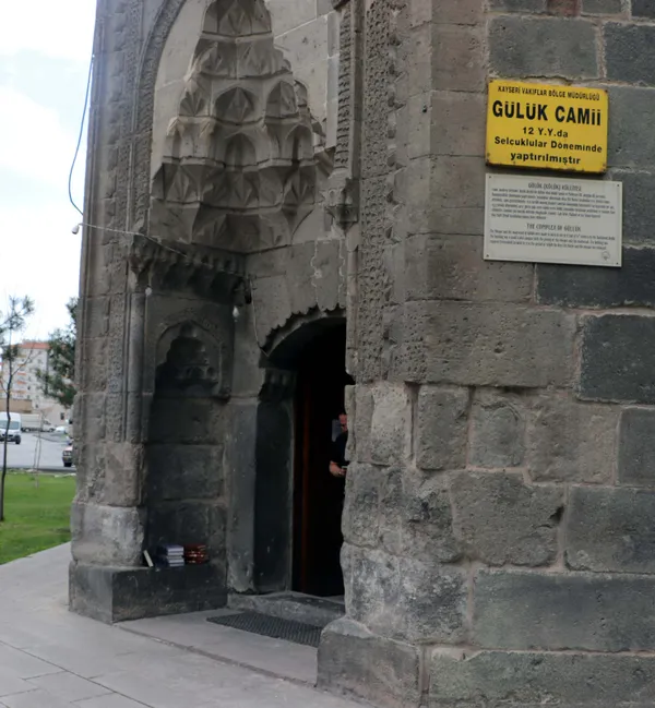 Kayseri'de cami girişinde FETÖ provokasyonu! Elebaşı Gülen'in yazdığı kitap bırakıldı - 4