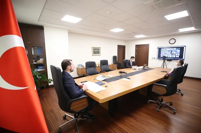 Son dakika: Hazine ve Maliye Bakanı Berat Albayrak'tan OECD toplantısı sonrası flaş açıklama - 1