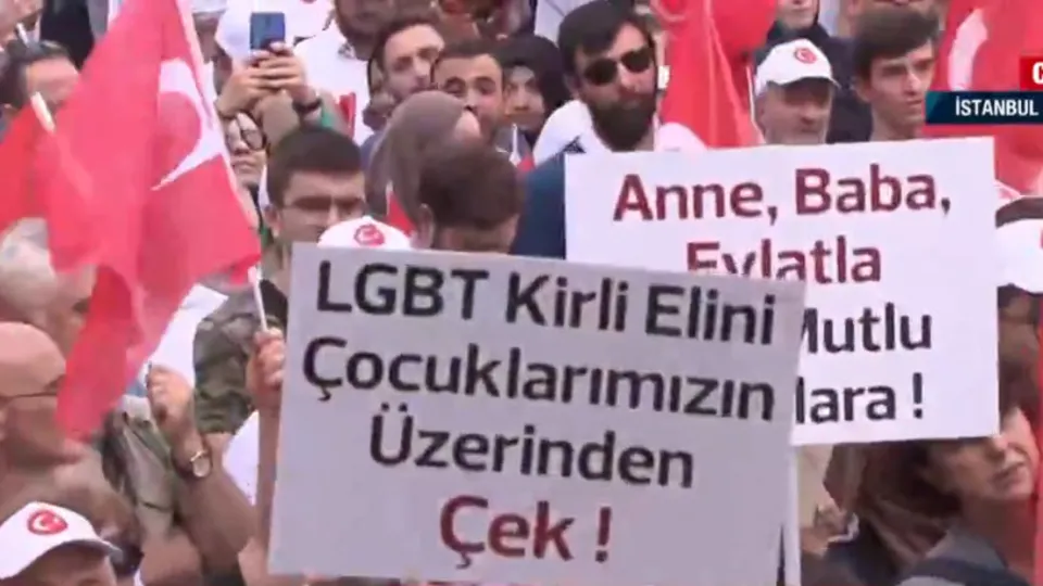 LGBT’ye karşı Büyük Aile Yürüyüşü: "LGBT kirli elini çocuklarımızın üzerinden çek"
