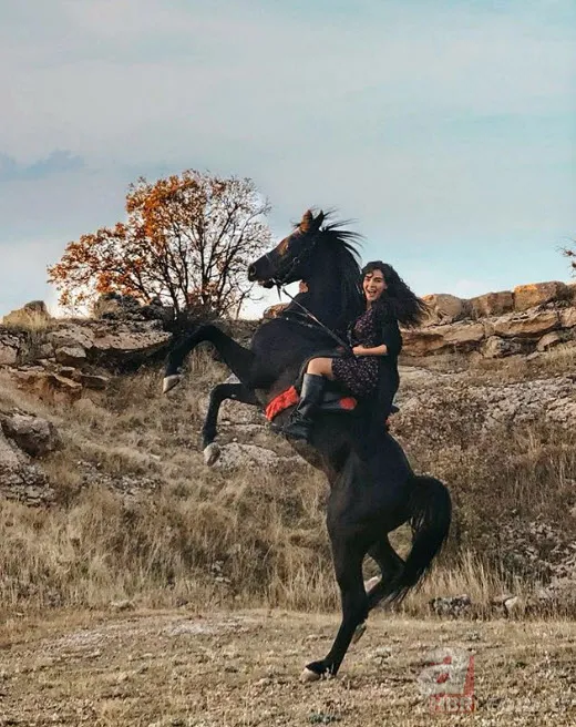 Hercai’nin Reyyan’ı Ebru Şahin şaha kalktı! Paylaşımına binlerce beğeni yağdı 5