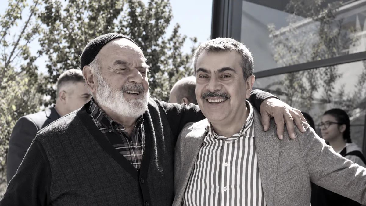 milli-egitim-bakani-yusuf-tekin-ailesini-ilk-kez-a-habere-anlatti-1792931587059.png Milli Eğitim Bakanı Yusuf Tekin'den A Haber'e duygusal açıklamalar! Ailesini ilk kez anlattı: Anne ve babasına vefa dolu sözler - 2