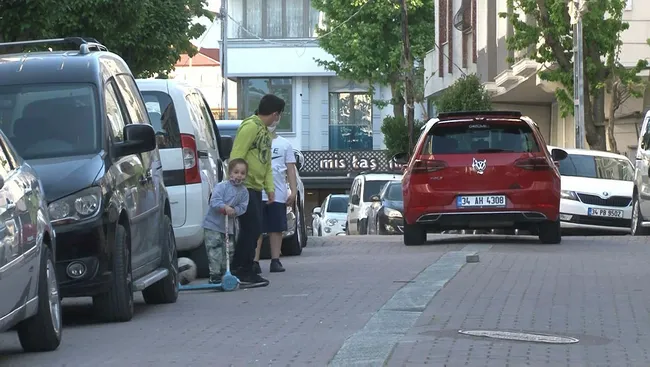 İstanbul'da sokak arasındaki çocuğa araba böyle çarptı - 3