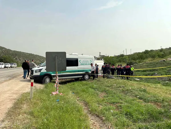 gaziantepte-yolcu-midibusunun-devrilmesi-sonucu-10-kisi-yaralandi-1714462808146.jpg Gaziantep’te yolcu midibüsü devrildi; astsubay öldü, 17 yaralı - 2