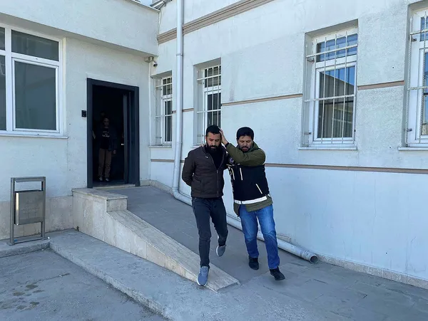 1680608801966.jpg Kadir Şeker kurtarmıştı! Ayşe Dırla'nın kuzenleri uyuşturucuyla yakalandı - 1