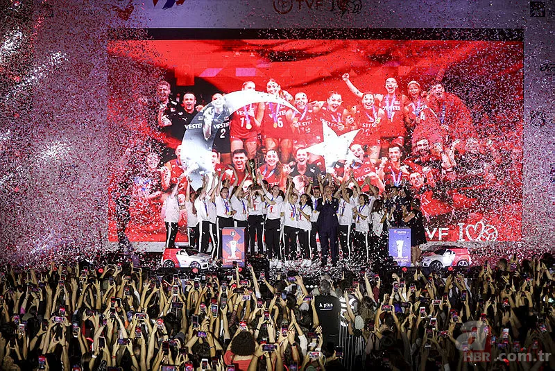 Filenin Sultanları Avrupa zaferini doyasıya kutladı! Melissa Vargas "Malatya bulunmaz eşin" türküsüyle coştu! İşte o anlar... 18