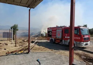 Edremit'te besi çiftliğinde yangın paniği