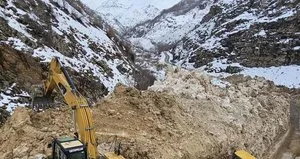 Çatak’ta çığlar düşmeye devam ediyor