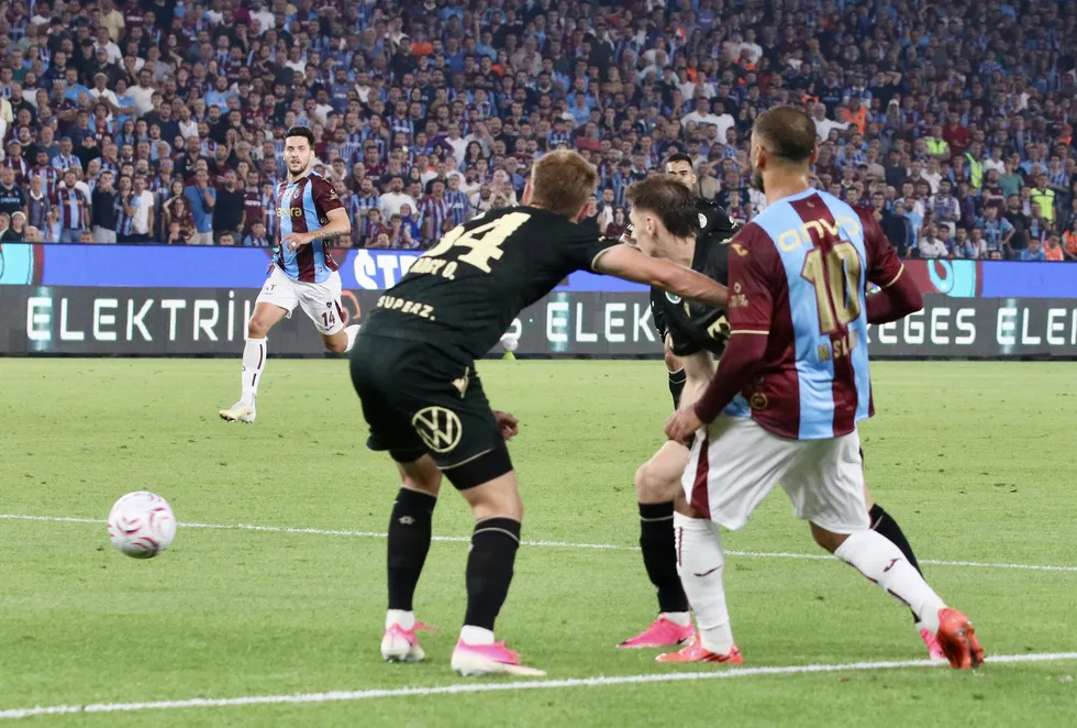 trabzonspor-turu-macaristana-birakti-firtina-ferencvarosa-1-0-maglup-oldu-1787252522745.jpg Trabzonspor turu Macaristan'a bıraktı! Fırtına Ferencvaros'a 1-0 mağlup oldu - 1