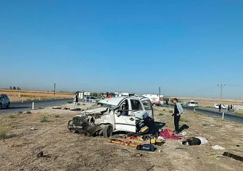Konya'da korkunç kaza! Tıra çarptı taklalar attı: 2 ölü, 3 yaralı