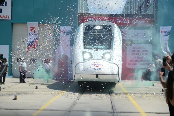 Milli elektrikli tren raylara iniyor! Saatte 225 kilometre hıza çıkacak